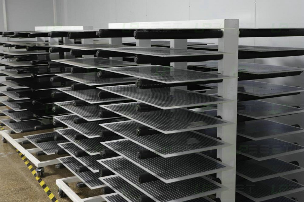 Upbest、生産を完了し、BIPV 製品を建設現場に出荷する準備を完了